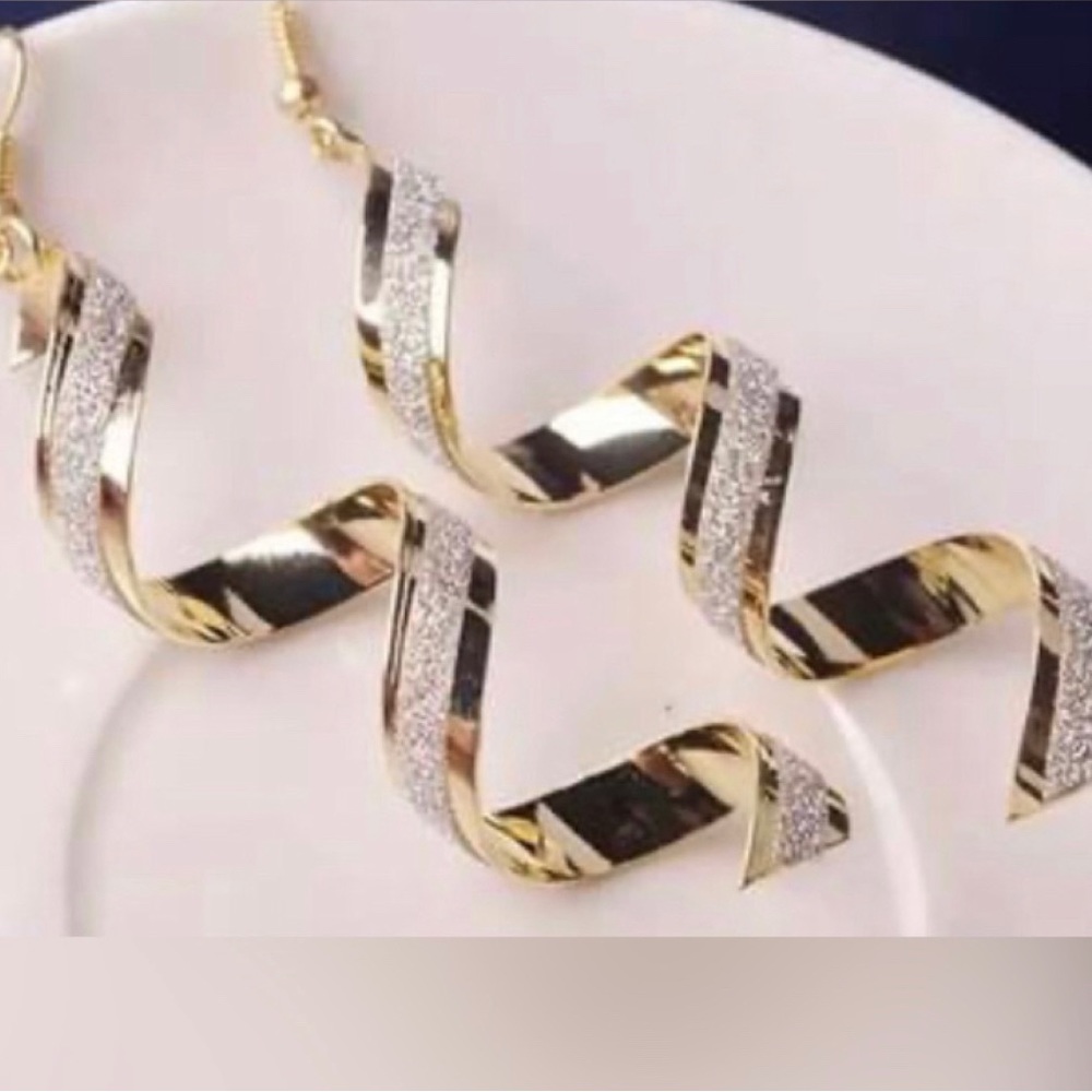 GORGEOUS Gold plated spiral dangle glitter long drop earrings - Picture 3 of 4